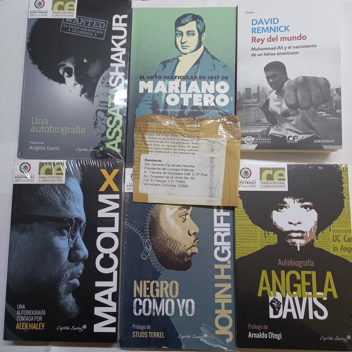 castillo_978's tweet photo. Hoy Dia de la Candelaria, recibí un generoso obsequio del @CE_MXdiputados y del Diputado @fernandeznorona. Agradezco mucho a los que hicieron posible este regalo, incluyendo a los amigos de @CorreosdeMexico. Muchísimas gracias. https://t.co/bQoOF4JQ3q