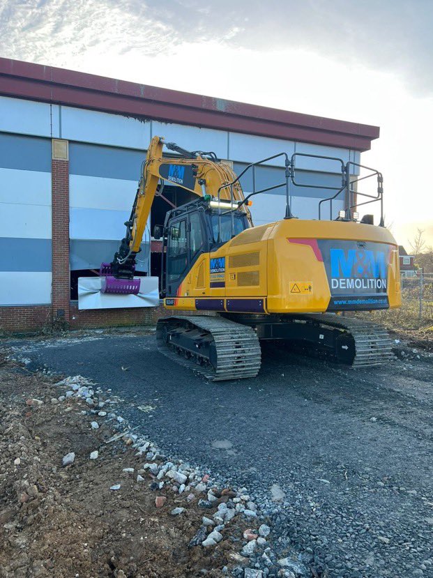 LiuGongUK's tweet photo. Brand new 924F was delivered to M&amp;M Demolition earlier this week!

#liugong #liugonguk #excavator #earthmoving #digger #demolition #construction #mandmdemolition #bphattachments https://t.co/wCQHtKLObw