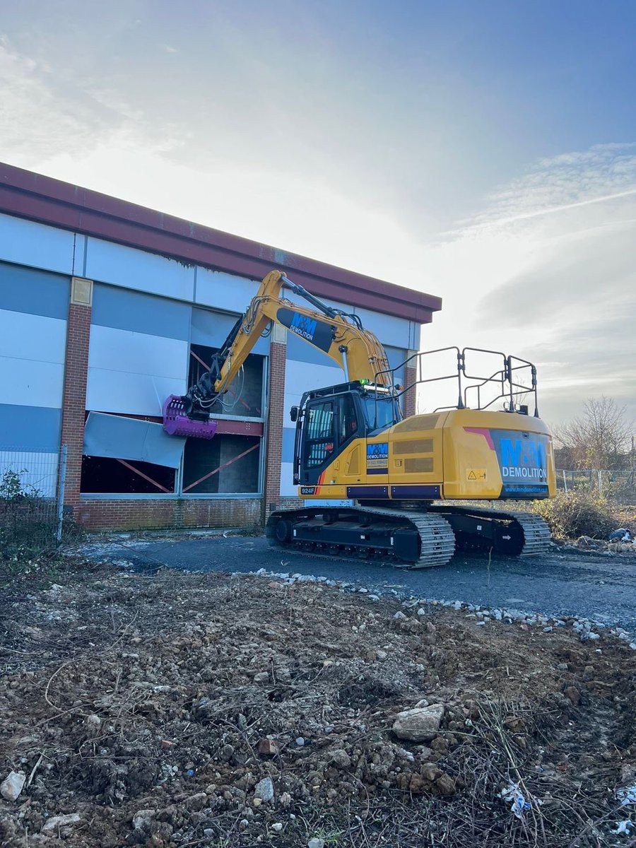 LiuGongUK's tweet photo. Brand new 924F was delivered to M&amp;M Demolition earlier this week!

#liugong #liugonguk #excavator #earthmoving #digger #demolition #construction #mandmdemolition #bphattachments https://t.co/wCQHtKLObw