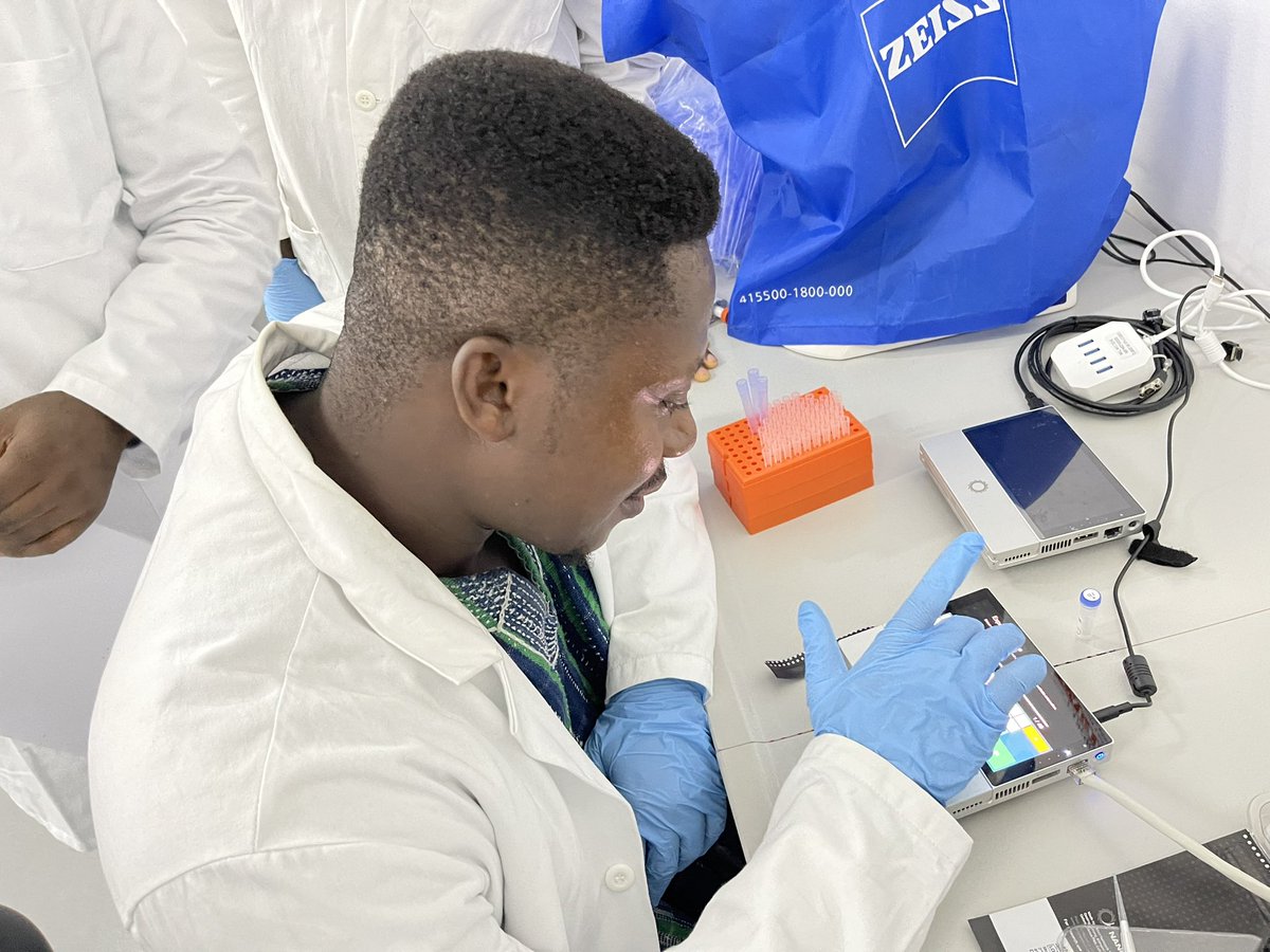 JohnEleblu's tweet photo. First Cowpea DNA Sequencing test run on Mk1c MinIon Oxford Nanopore at the Africa Centre of Excellence WACCI, University of Ghana. https://t.co/sb3uR9k4pp
