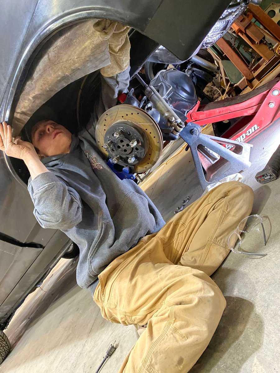 When you gotta test fit, but it's a tight space. #sparkburnhotrods #metalwork #sheetmetal #fabricationlife #ranchero #hotrodshop #partswork