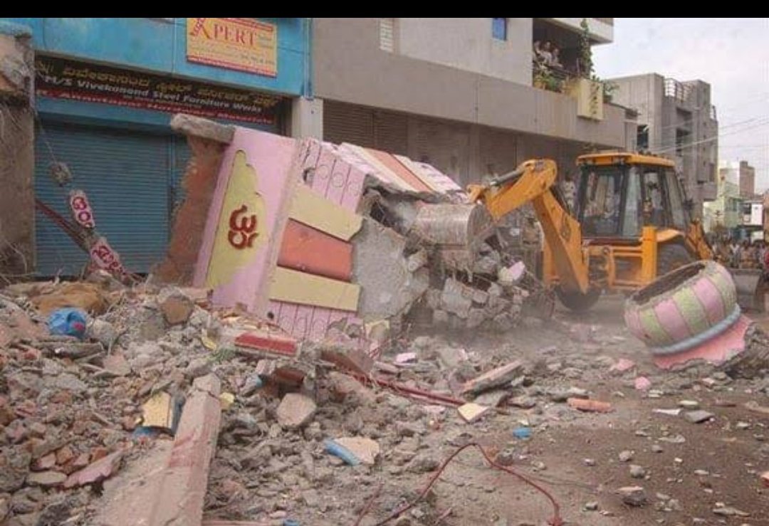 Sundaytimes77's tweet photo. In #pakistan on daily basis #hindu temples are being demolish/vandalize, but you see no outrage from world, what Swedish politician did to Quran is wrong but you see worldwide condemnation, this is how a powerful ecosystem works.#humanrights #PakistanFailedState #womenrights https://t.co/XKOvUUhJ1t