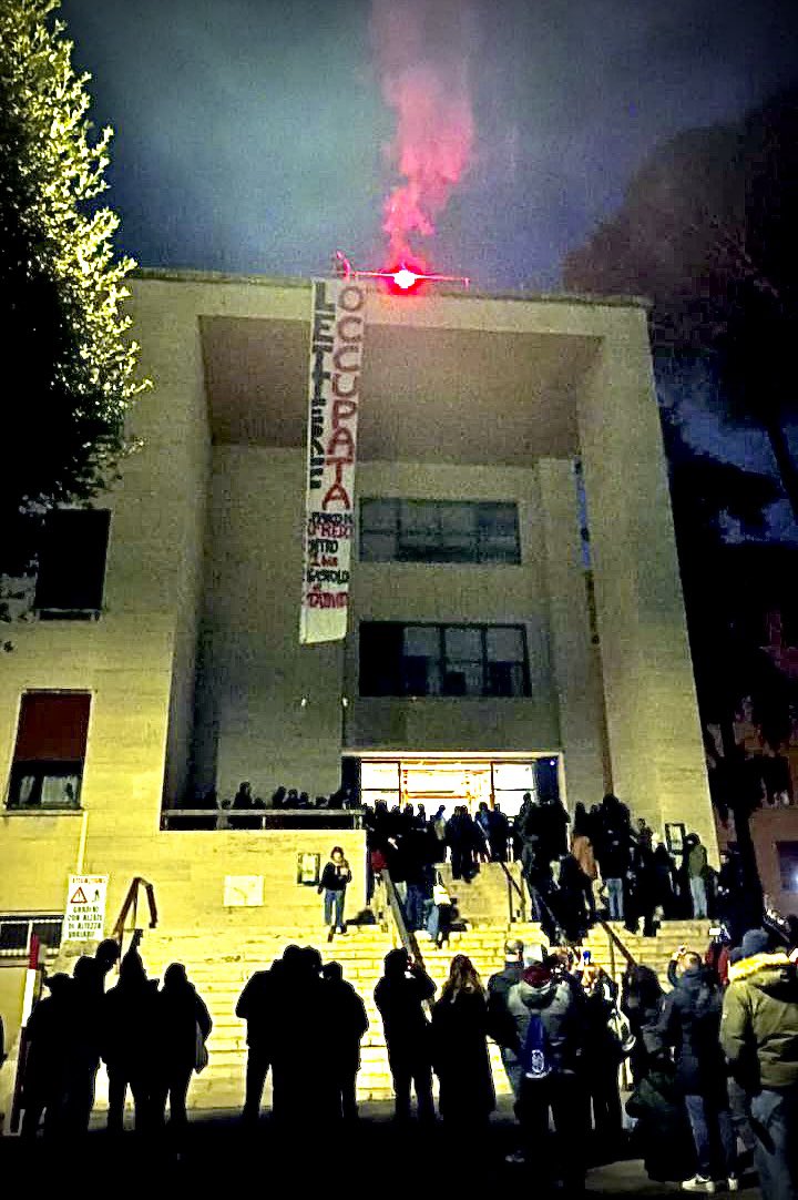 manolo_loop's tweet photo. #Roma
Occupata la facoltà di lettere alla Sapienza in solidarietà con #AlfredoCospito.

Contro il #41bis e l’ergastolo ostativo https://t.co/CG9ShBgEO7
