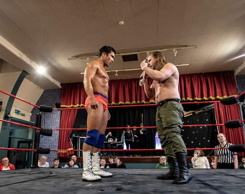 CZ_ELQUAPO's tweet photo. Return to @WRSTLEIsland 2023.
Hunting for belts. But a man always in my way, ALWAYS.... @DanEvansPW . A draw match is unsatisfying. I'll see you soon.

#prowrestling #wrestling #britishprowrestling #beltcollector #wwe #wwenxt #glory #fitness #cardiomachine  @WrestleMap https://t.co/gj3vTPwb7H
