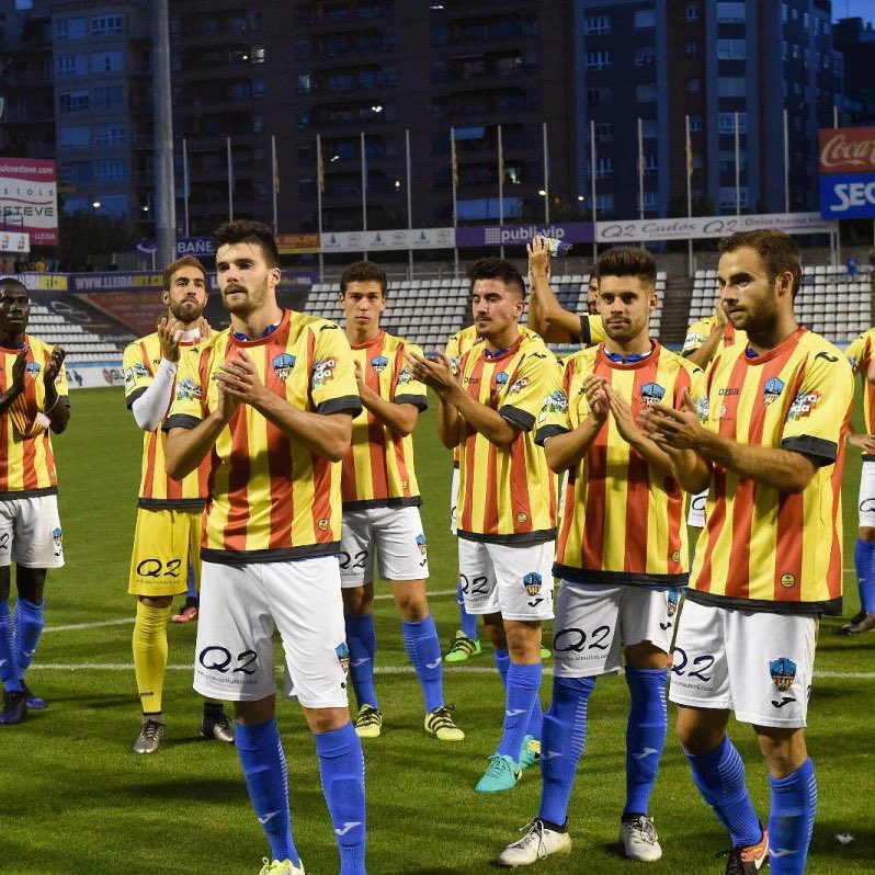 JoanSole_'s tweet photo. A veure si també s’inspiren per vestir els colors de la bandera catalana. https://t.co/6bqnyMreWd