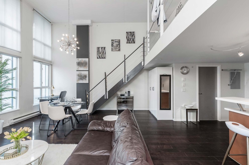 Welcome to The Space. This gorgeous 2 level Loft home features an incredibly open floor plan and floor to ceiling windows. Call today for your private viewing!⁠
⁠
⁠
321 1238 Seymour Street, Vancouver | $869,000 | 1 bed, 1 bath | More info: westmar.ca/listing/?id=26…