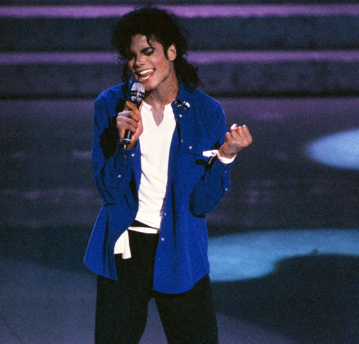 magic973fm's tweet photo. #RoadtoGrammys: Michael Jackson en los Grammy's del 88'. #magic #tuvidaenmusica #maninthemirror https://t.co/QKgRqqTXii