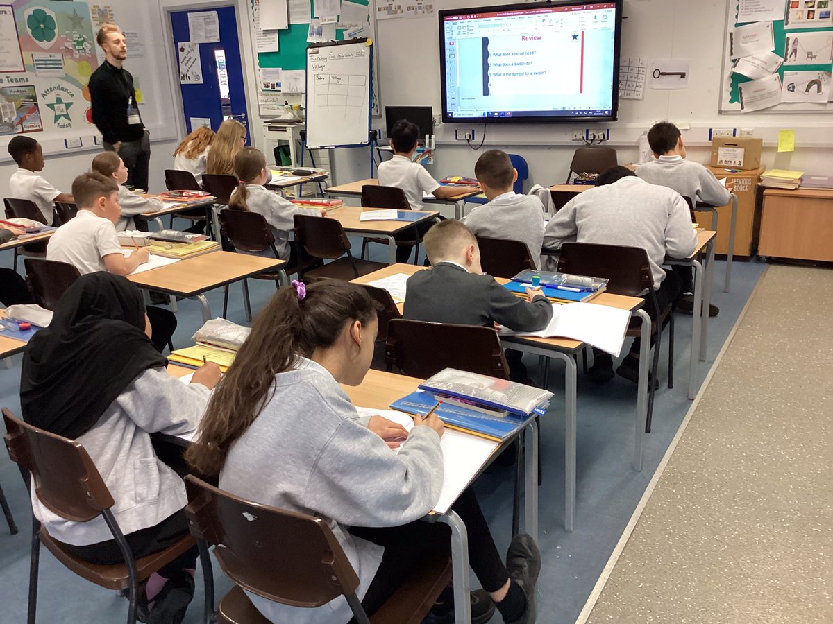 BriarHillSch's tweet photo. #Year5 #Tolkien loved their #Science today. @Aaron_Roberts23 introduced #Voltage to them. He reminded them how to #ThinkLikeAScientist &amp; #WorkLikeAScientist, then he gave them time to #Review their prior learning/understanding.

#DRETPrimaryScience @TeachFirst @VernonTerrace https://t.co/z9iesnVcrU