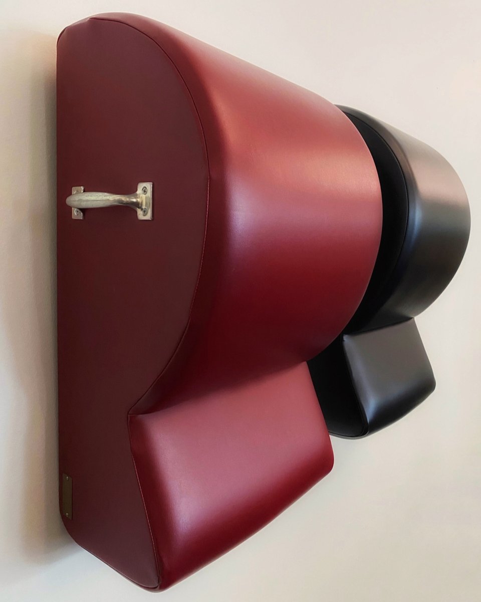 somaspace's tweet photo. Spine Corrector ❤️ 🖤

Joseph Pilates created this beautiful barrel for the specific purpose of correcting today's most common ailment : the slouched spine! 🚶🏽‍♀️

Gravity and the habits of our daily life take a toll on our posture. This makes the #gratzpilates https://t.co/sJ4r9soL6b