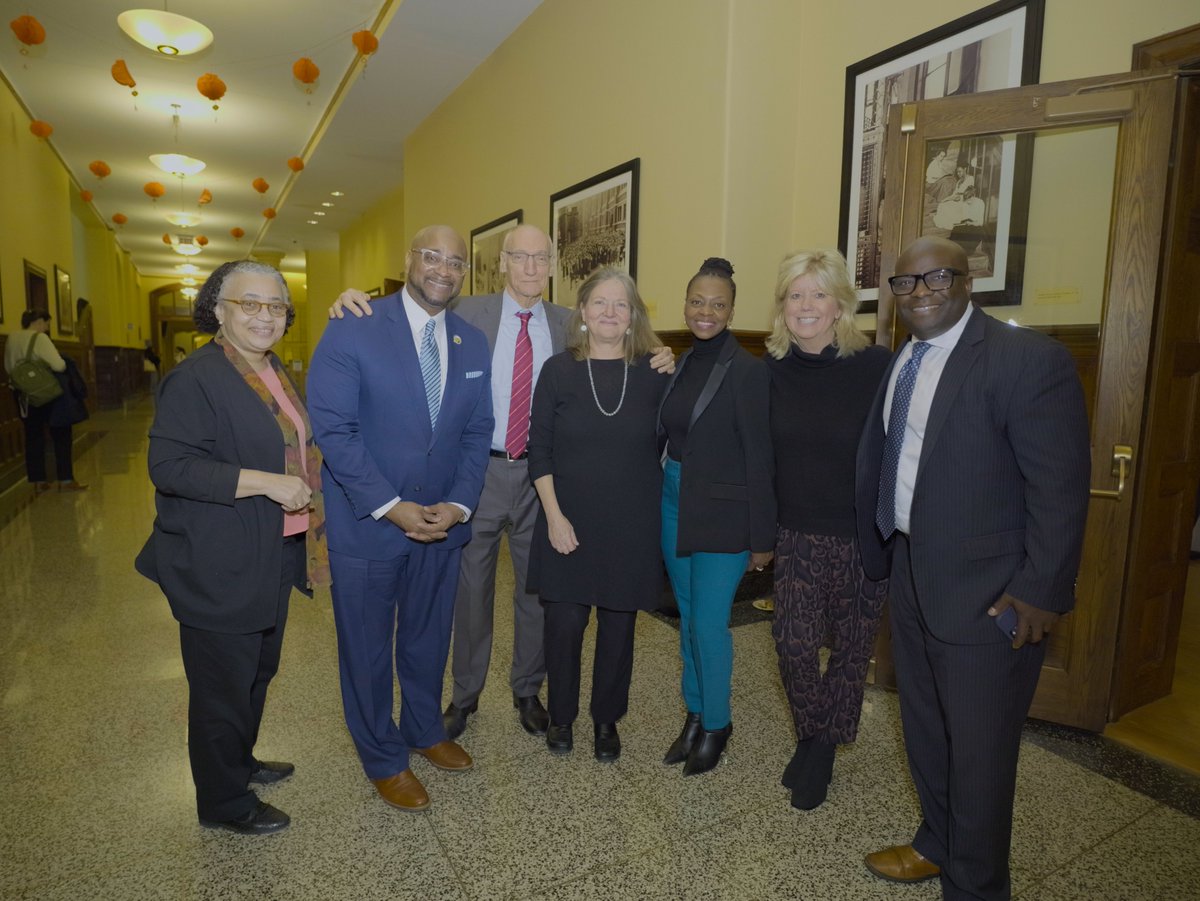 DefiningUs's tweet photo. ...exchanging ideas, commitment to keep the work moving, and yes, joy. #DefiningUS is honored to know you and to do this critical work side by side with you. โค @StaceyDewitt5 @hpchief #ConstructiveConversations #SeeTheHumanInFrontOfYou (6/7) https://t.co/x6GdeEOsF3
