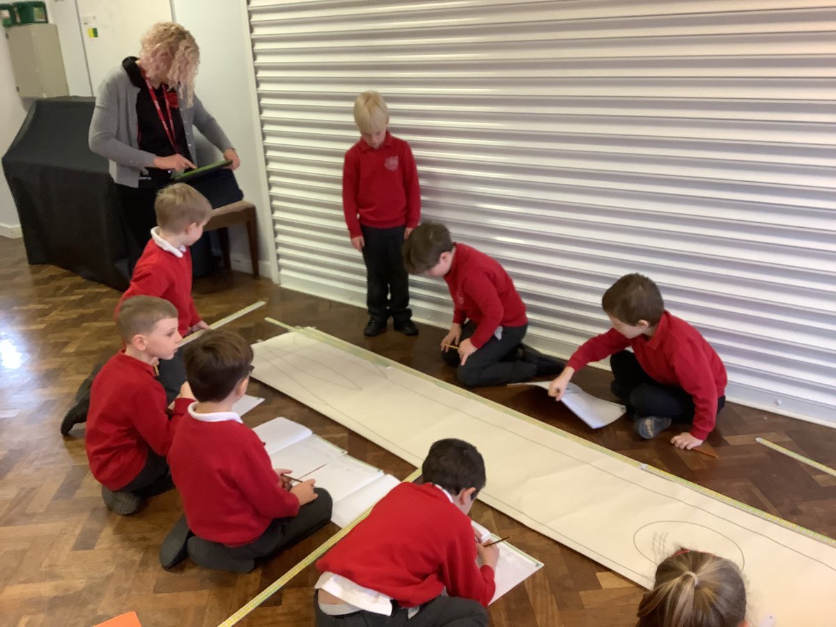 Barfordstpeters's tweet photo. Year two were measuring rockets using their metre sticks today! #bspMaths https://t.co/XbXGPRHECP