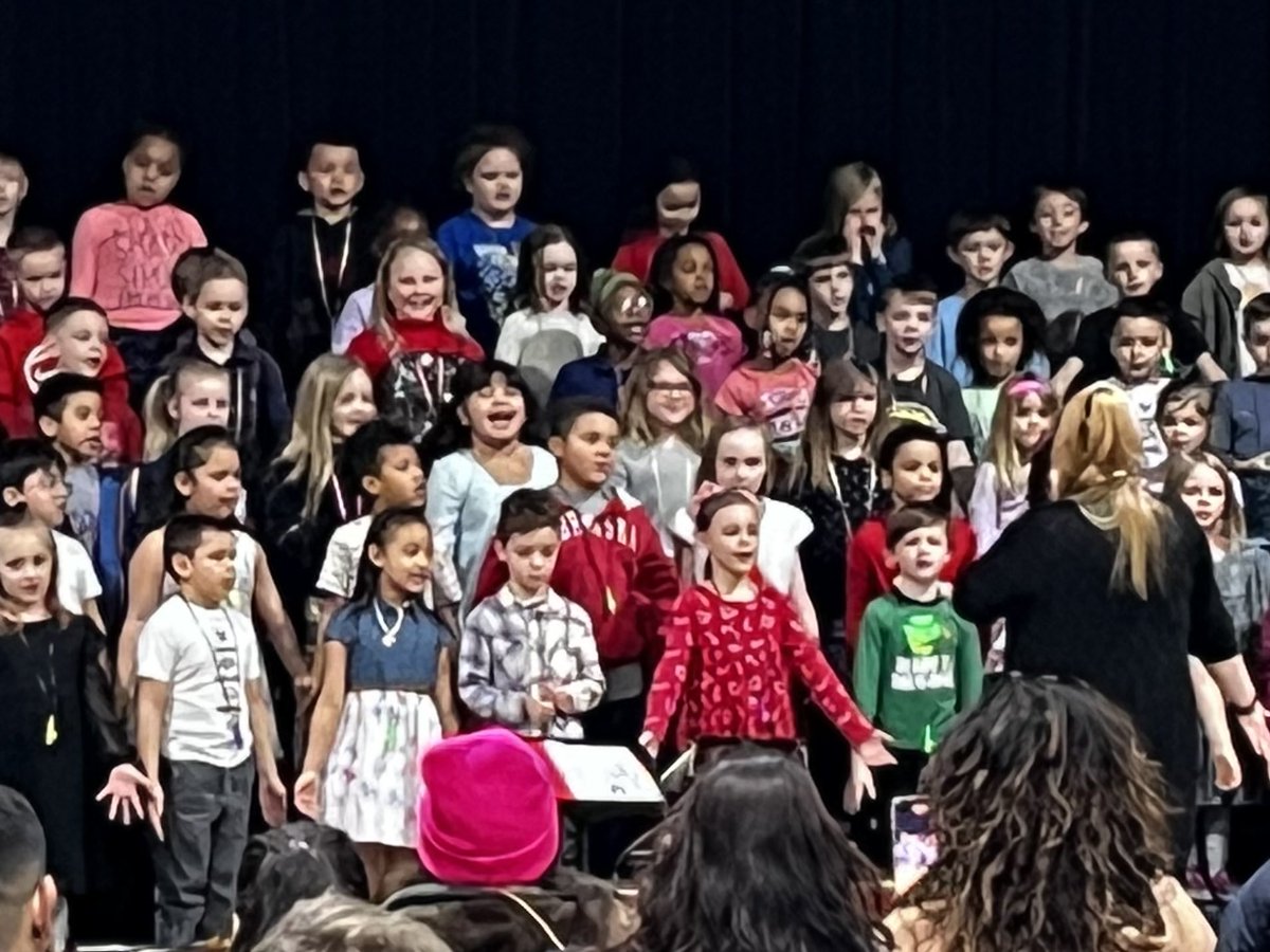 On a school visit today, I was able to catch this amazing first grade winter program at Franklin Elementary! ⁦@CBCommSchools⁩ #proudofourstudents