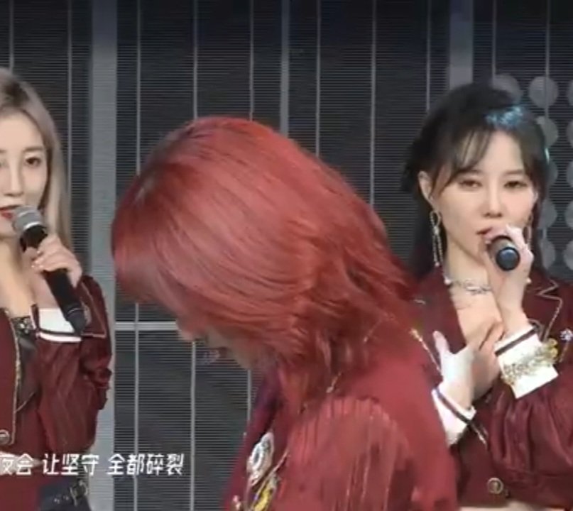 4ndr_kiky's tweet photo. Now Ma Yuling has hair as red as her S2 uniform Lol.
Is that hair immortal? so many different colors lol.
#MaYuling #SNH48 https://t.co/LP8i1fcY5l