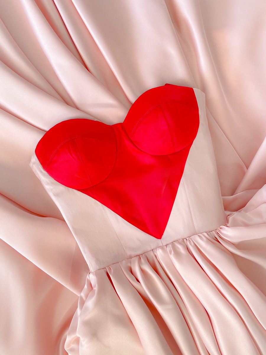 Este definitivamente es el vestido mas cursi que hemos hecho, mañana lo subimos y no se como ponerle, me ayudan? La persona que diga el nombre que mas me guste le doy un monedero electrónico en la tienda georginachavez.com.mx por $1500 mxn