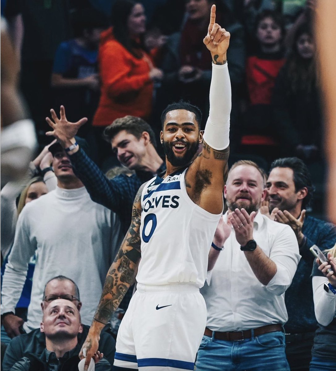 IceyDLo's tweet photo. NBA players to average 20 PPG while shooting 45.5% or higher from 3 in the month of January:

Nikola Jokic 
D’Angelo Russell https://t.co/qIVwhFAuwI