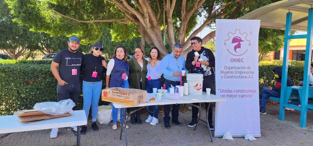 OMEC_Oaxaca's tweet image. #OMEC | El sacar al niño Dios de la rosca es más que un compromiso. Integrantes de OMEC y amigos empresarios hicimos posible que compartieramos con muchas familias y niños el Día de la Candelaria en el Hospital de la Niñez, disfrutamos mucho de este día lleno de risas y alegría.