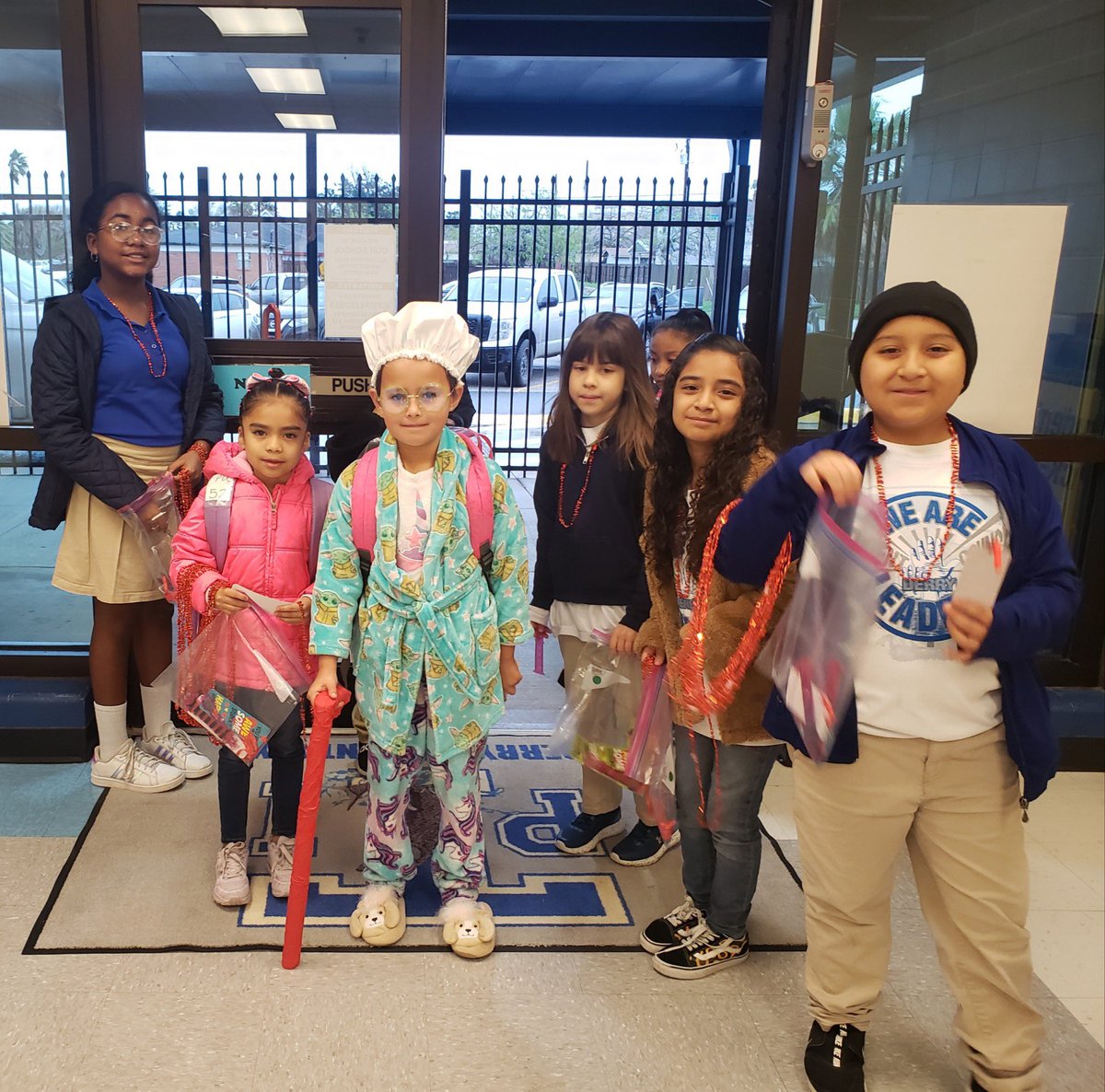 PointIsabelISD's tweet photo. The Derry StuCo hosted a 100 Days of School Meet 'N Greet by welcoming students on this incredibly chilly morning. They shared necklaces, bookmarks, and rulers and showcased bicycles to be raffled off at the end of the Six Weeks for students with perfect attendance. Way to go! https://t.co/2TAsjJU1kv