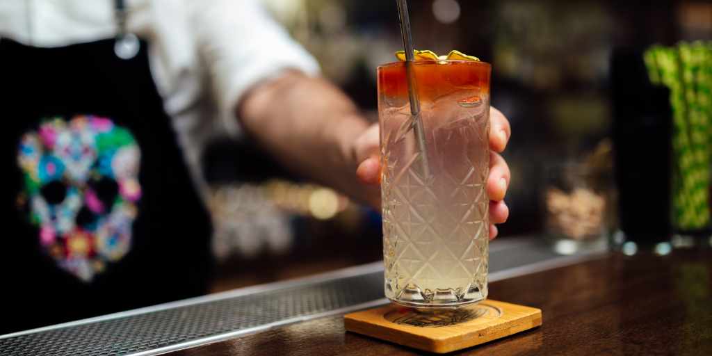 bartendercanada's tweet photo. Everything You Need to Know About Bitters

https://t.co/Sxjc7eQo98

#bitters #cocktails #homebartending #bartender https://t.co/Z1i2UIuoJm