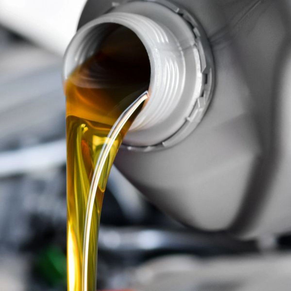 SterlingAutoWa's tweet photo. Your engine relies on clean oil, so be sure to swing by Sterling Automotive whenever it needs to be changed! #SterlingAutomotive #MomAndPopShop #MaintenanceService #BrakingService #EngineService #OilChanges #Repairs https://t.co/z2CPii3O9L