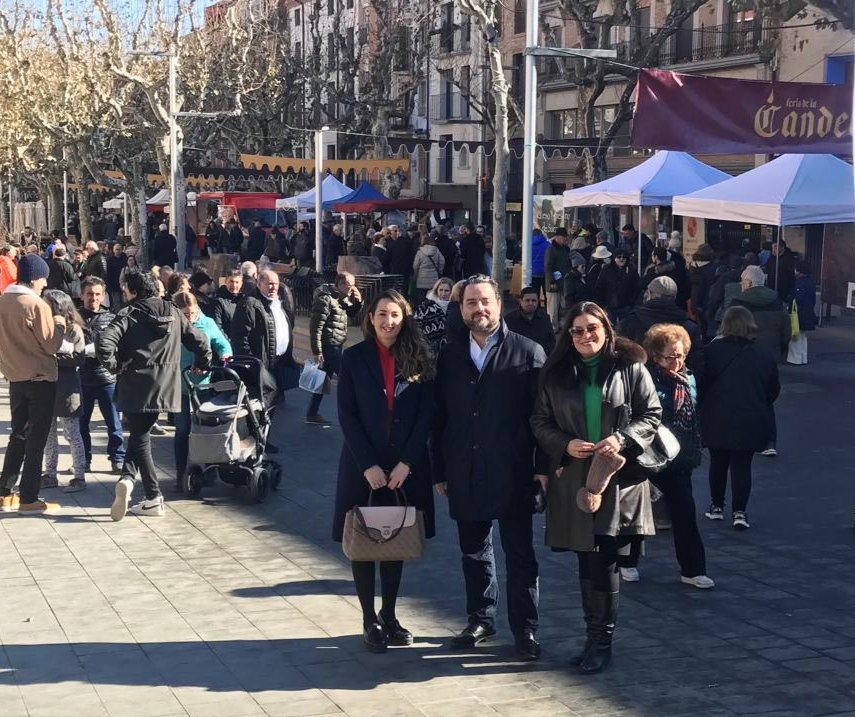 DavidArranzVox's tweet photo. En la Feria de la Candelera en Barbastro (Huesca), la Feria más antigua de Aragón. Desde 1512.
.@olivan_beatriz 
.@Lorena_gl76
.@aragonvox
.@VoxHuesca
💪🏻🇪🇸🌿🍻⚔️📚💚
Gastronomía, artesanía, productos agroalimentarios, tradiciones, música, recreaciones históricas...
#Vox🇪🇸✅ https://t.co/kTeTe0ktFX