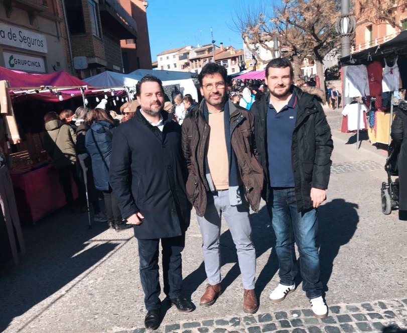 DavidArranzVox's tweet photo. En la Feria de la Candelera en Barbastro (Huesca), la Feria más antigua de Aragón. Desde 1512.
.@olivan_beatriz 
.@Lorena_gl76
.@aragonvox
.@VoxHuesca
💪🏻🇪🇸🌿🍻⚔️📚💚
Gastronomía, artesanía, productos agroalimentarios, tradiciones, música, recreaciones históricas...
#Vox🇪🇸✅ https://t.co/kTeTe0ktFX