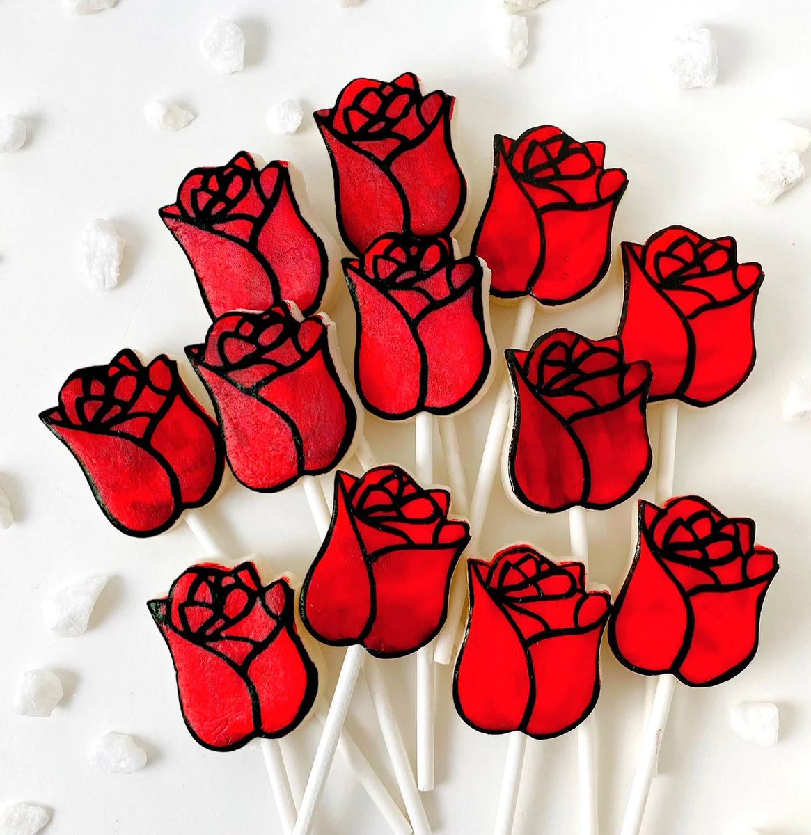 Why send a regular bouquet of a dozen roses when you can send a delicious edible one? 🌹❤️ #edibleroses 
.
.
.
#marzipops #marzipan #candy #vegan #vegancandy #glutenfree #sweettreats #vegetarian #candies #kos...