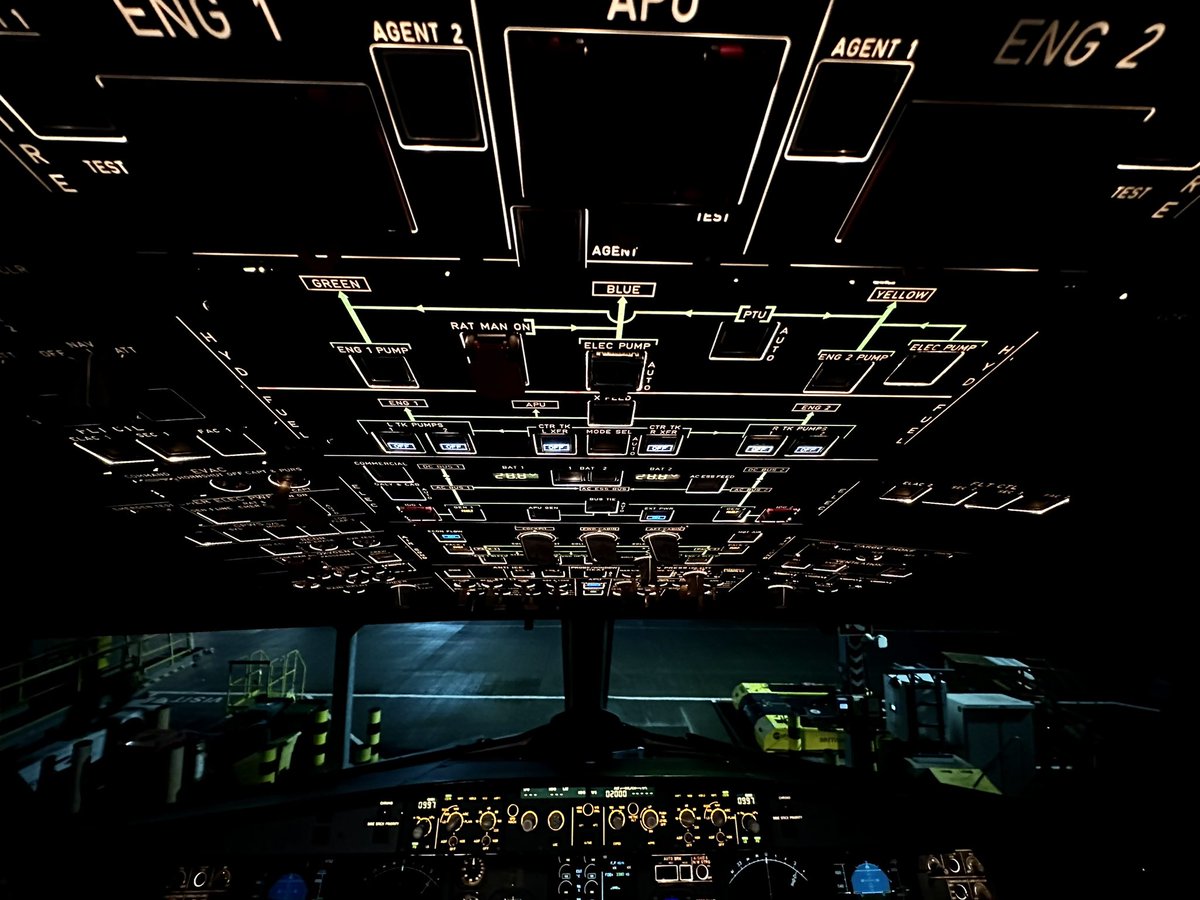 InflightJames's tweet photo. BA pilots might not be able to share pics of their workplace any more. Nothing that says I can’t though. https://t.co/4J4AU6uXFt