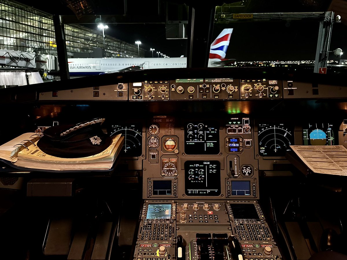 InflightJames's tweet photo. BA pilots might not be able to share pics of their workplace any more. Nothing that says I can’t though. https://t.co/4J4AU6uXFt