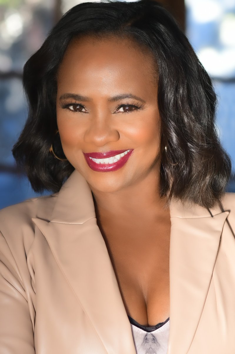 allenedelman's tweet photo. @allenedelman congratulates our client @karen_malina who has been nominated for an Annie award for her work as Dijonay Jones in @theproudfamily  https://t.co/nCLdpiO0ou #annieawards #actressofcolor #voiceover #comedy #DisneyPlus #animation #actorslife https://t.co/QK7TAGA7np