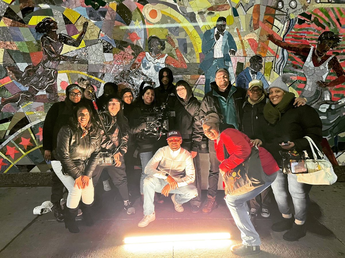 DeafShowRunner's tweet image. The cast and crew of “What Somalia Wants” on 125th Street and Frederick after we wrapped up scene 16. 🎬🎥🫶🏽💚

#WhatSomaliaWants #DeafTalent®️ #DeafTalentCampaign #MadeinHarlem 
#TellBlackDeafStories #DirectHer #Pilot 
#SomaliaLaMine #KatrinaParker #Actress #Writer #Producer🎬🎥