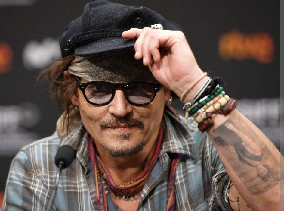 Fightforjohnny's tweet photo. From waking up in the morning to falling asleep at night I think of you and hope you are doing well ❤️

#JohnnyDepp
#JohnnyDeppIsASurvivor
#IStandWithJohnnyDepp
#JohnnyDeppIsALegend https://t.co/3T1LDbNYPk