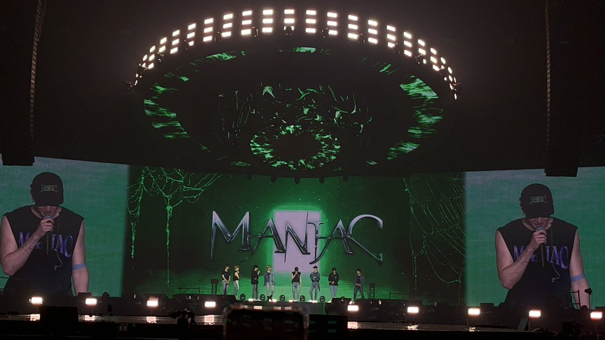 Sta_Me31's tweet photo. @Stray_Kids @straykidsindia Travelling from India to BKK jz for you guys was best decision I ever made in life😭❤️ I was totally overwhelmed and emotional😭 I love you @Stray_Kids 😭 I totally can’t live without you guys, I realised it again today😭 It was damn best day #MANIACinBKK Thanks love😭🫂 https://t.co/K7wq8WBSjb