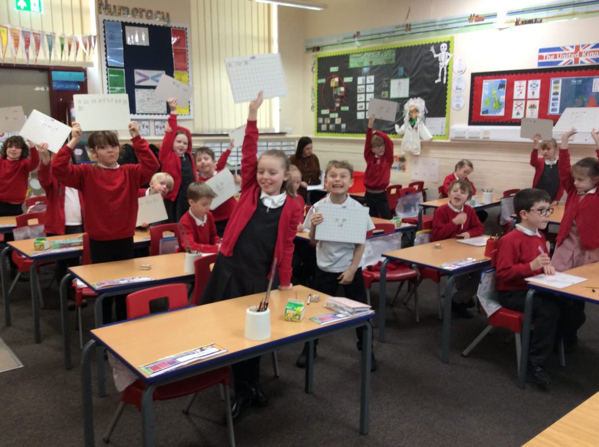 NewRoad_Halifax's tweet image. 🔢 ACTIVE MATHS 🔢

Junipers enjoyed being active in their maths lesson. 

🧠 Engaged students ➕ 🏃🏻‍♀️ Being active = 🤔 Healthy minds 

@CdaleActiveEd @ActiveCdale @WhiteRoseMaths #activelessons #Maths