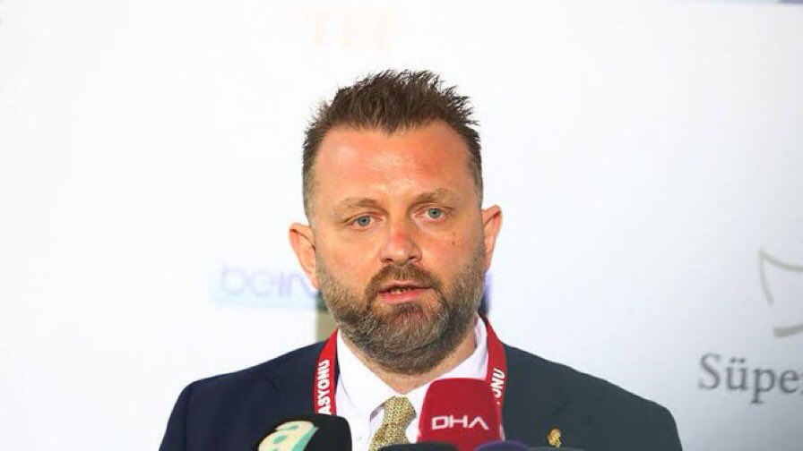 Şöyle adamlar Koskoca Fenerbahçede yöneticilik yapıyor delirecegim şu acıklamalara bak