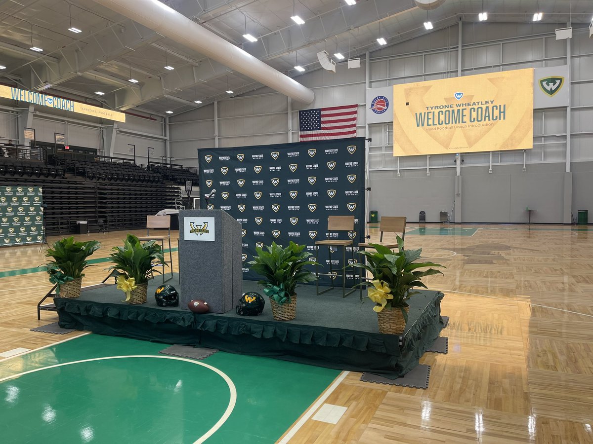 JeannaTrotmanTV's tweet photo. Wayne State is prepped to introduce Tyrone Wheatley as the new head coach of @WSUWarriorFB. Football team, band, and cheerleaders in attendance. https://t.co/A1SwiMqJiS