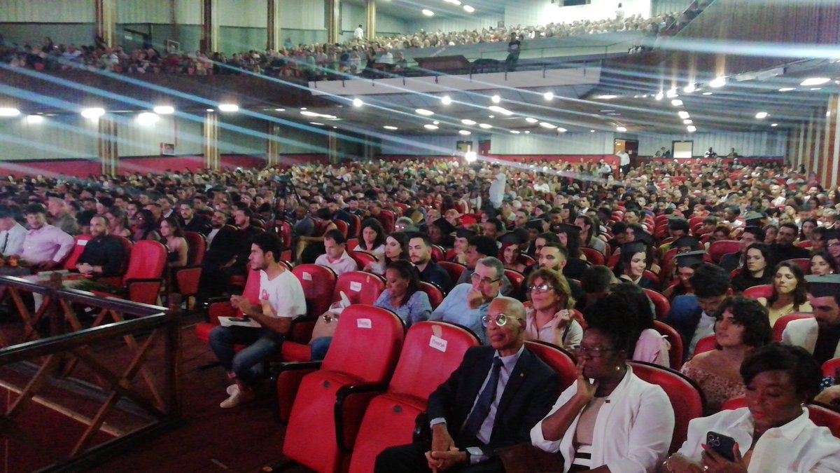 #ultimominuto ##ULTIMAHORA
👉Graduación de #Ingenieros y #Arquitectos de la Universidad Tecnológica de #LaHabana #CUJAE.
Una nueva era de aprendizaje comienza ahora
#CubaViveYEstudia
<a href="/canalhabana_cu/">Canal Habana</a> <a href="/torres_iribar/">Luis Antonio Torres Iribar</a> <a href="/RGZapata500/">Reinaldo García Zapata</a> <a href="/YanetHzP/">Yanet Hernández Pérez</a> <a href="/gobhabana/">Gobierno La Habana</a> <a href="/Ana_Hurtado86/">Ana Hurtado</a> <a href="/MaxLesnick/">Max Lesnick</a>
