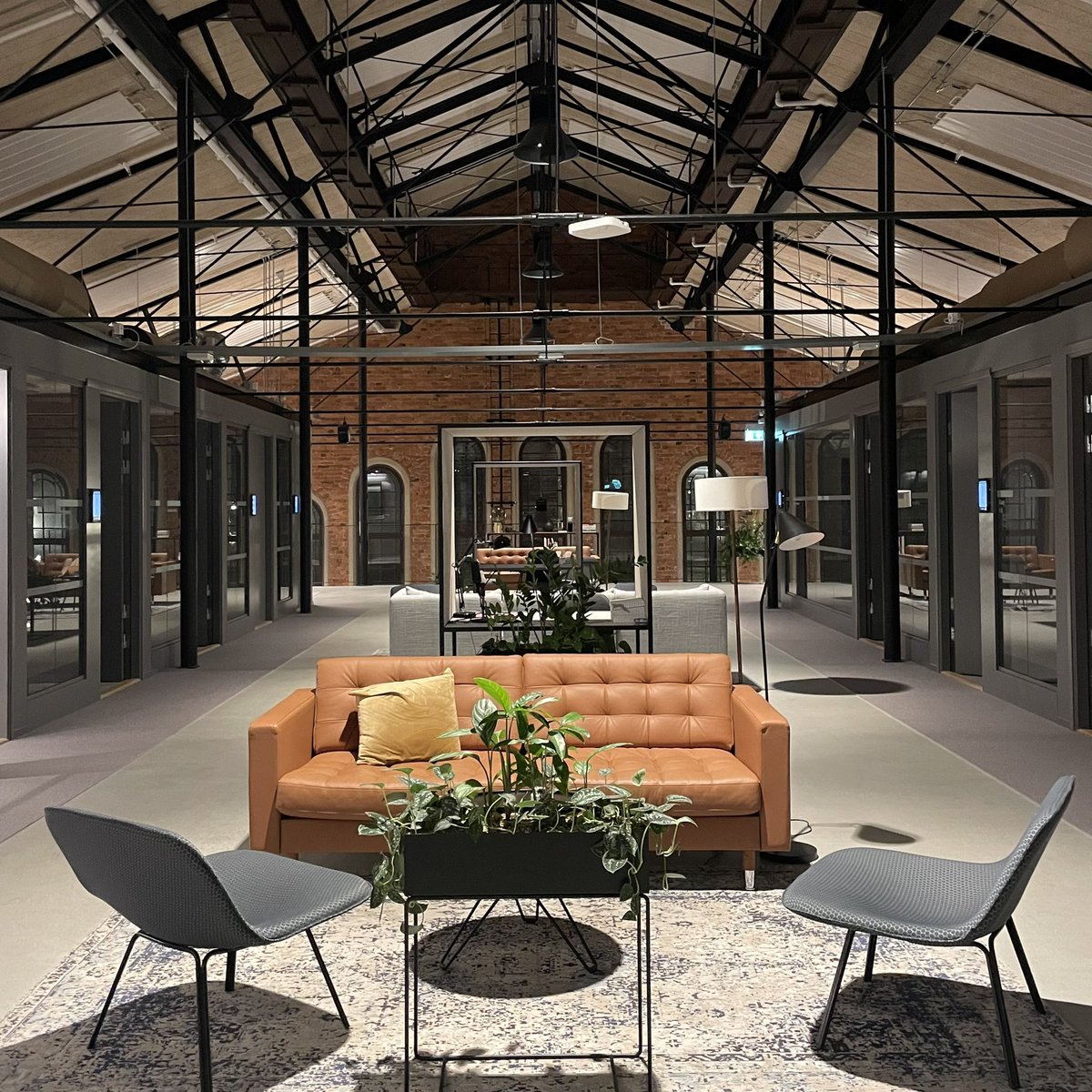 maddysavage's tweet photo. First time networking with other media types since the pandemic✨ (events I’m paid to work at don’t count!). Great to make some new global connections working in media & comms, at the stunning new @Berghs base in #Ropsten #Stockholm. https://t.co/9qu0RkDHZq