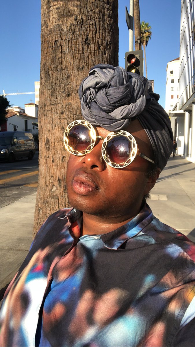 DivaNunCeraun's tweet photo. Selfie down #queerla https://t.co/YAFz5riGQz