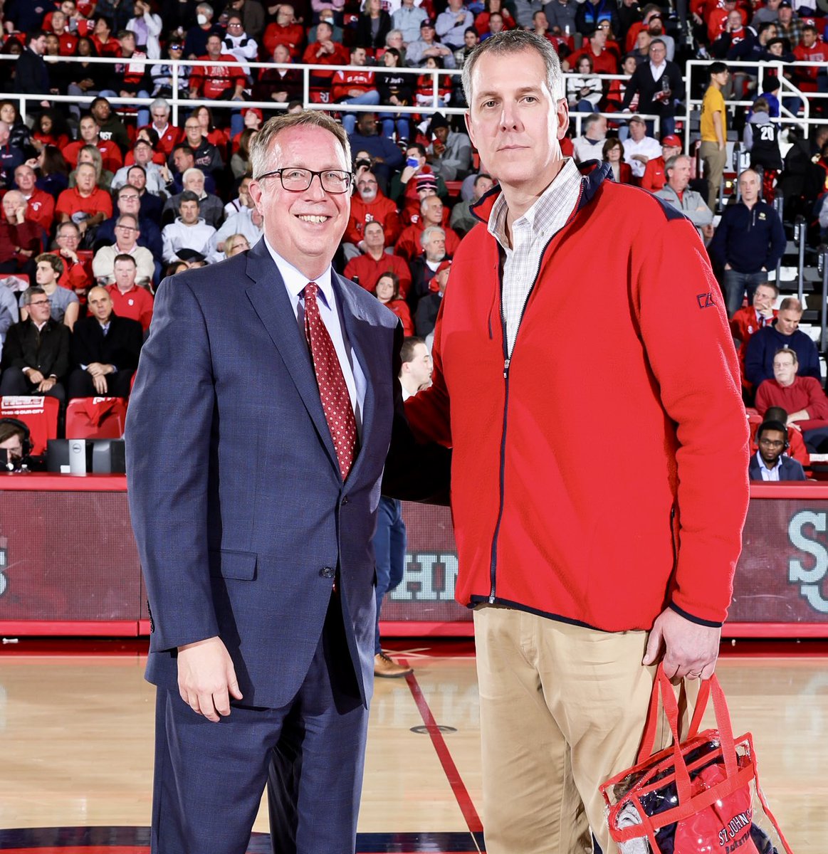 Great to welcome home ⁦@StJohnsBBall⁩ alum Robert Werdann ‘92 back on his home court last night. Averaged 11.3 points and 7.1 rebounds on 1991 Elite Eight squad! #StJohnsFamily