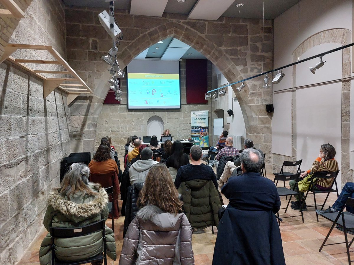 Avui presentem resultats de la diagnosi dels menjadors escolars del #Solsonès i #Cardona. Projecte gràcies a la col·laboració entre <a href="/leadercatcent/">LEADERcatcentral</a> i <a href="/Adlsolcar/">adlsolcar</a>.
Moltes gràcies <a href="/raiels_/">Raiels</a> per una gran feina i gràcies #Mengemdaqui per la gran tasca a la #Cerdanya i #AltUrgell