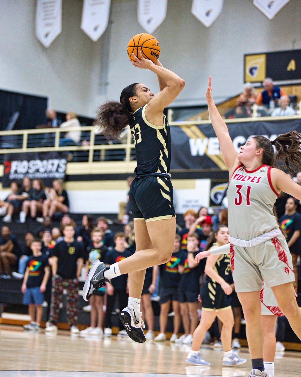 📸 Women’s basketball roared back from a 17-point deficit to take down Newberry last night, 55-47, in front of a packed Abney as we celebrated Black History Month!

#TrojanArmy
