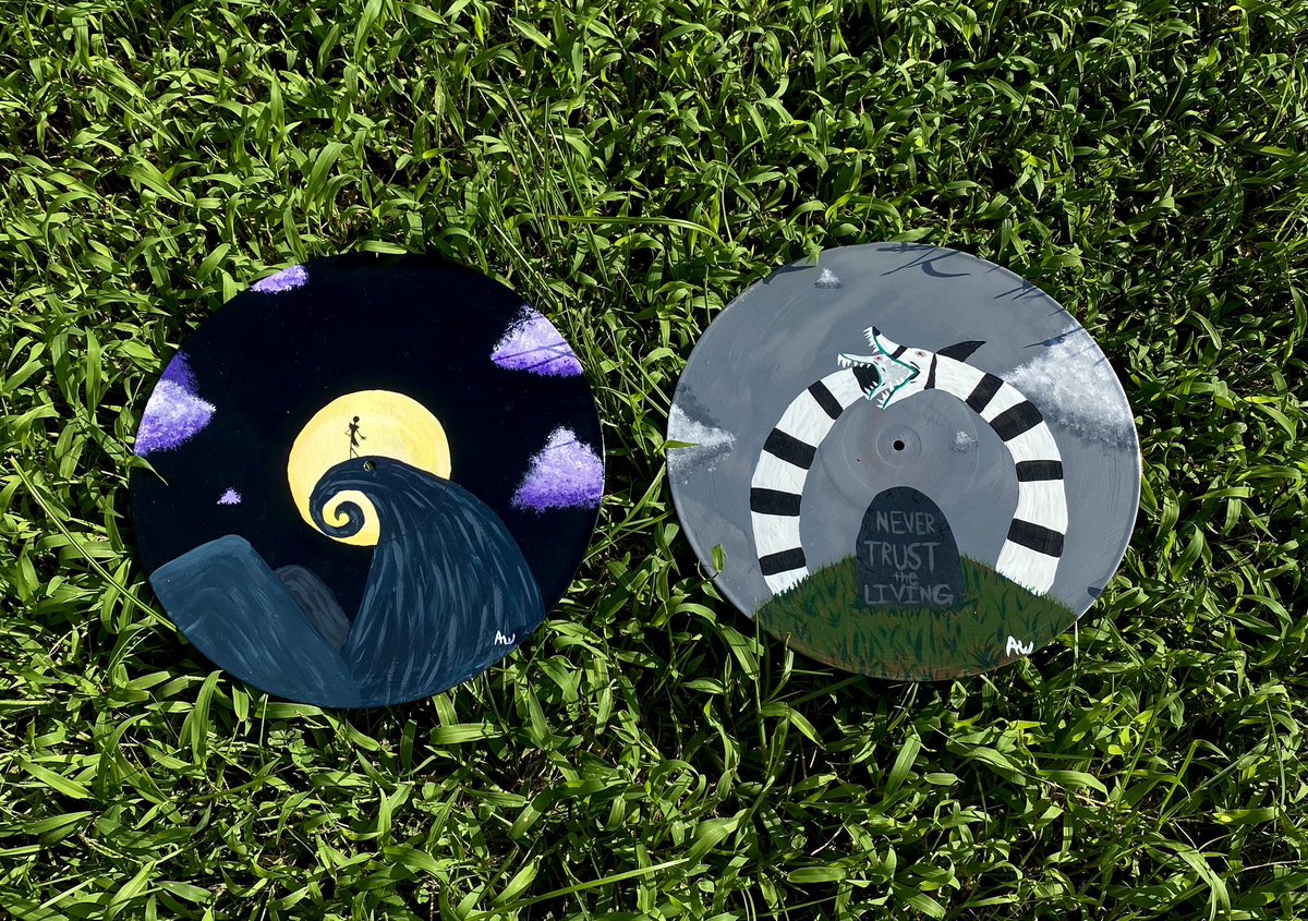 crunchy_dumplin's tweet photo. some of my favorite painted records💿♻️ https://t.co/gJiZlX5gru
