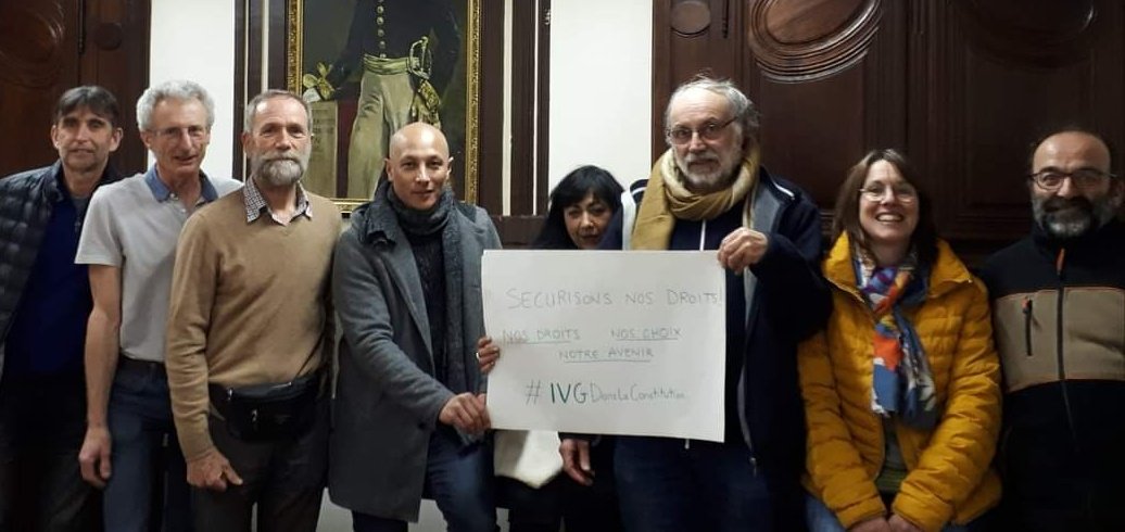 Bravo et sénateurs et sénatrices qui ont voté pour l'#IVGDansLaConstitution