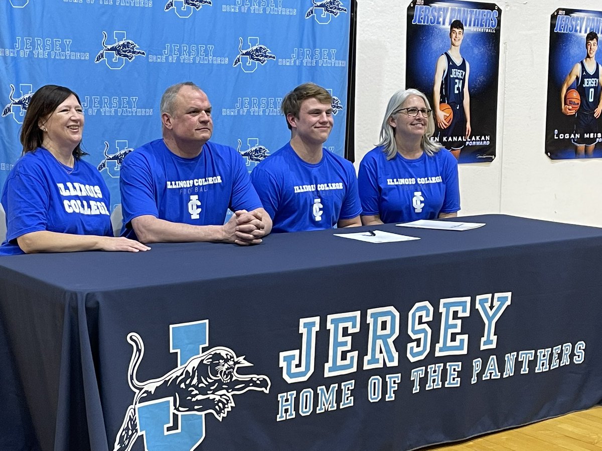 JerseyPantherFB's tweet photo. Congratulations to @Walter_Kosowski on signing to @IC_Football to play Defensive Line!

 Looking forward to continued success for Walter as he continues his football career!

#Panthers
#Team
#Family https://t.co/timprlf9Vj