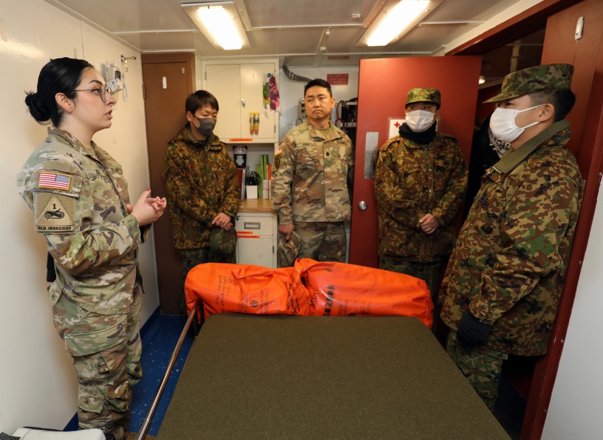 Soldiers of the 10th Support Group were #MakingaDifference recently by giving a tour of a U.S. Army landing craft utility vessel to @Japan_GSDF leaders to familiarize themselves with watercraft capabilities. Read more ➡️ army.mil/article/263494