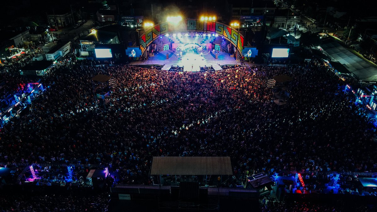 BillboardArg's tweet photo. Cosquín, donde vibra la música popular en la Plaza y en las calles

Por @live4arts #BillboardEditorial
https://t.co/fLzOKWa7l5 https://t.co/aqv8fzy9Ku