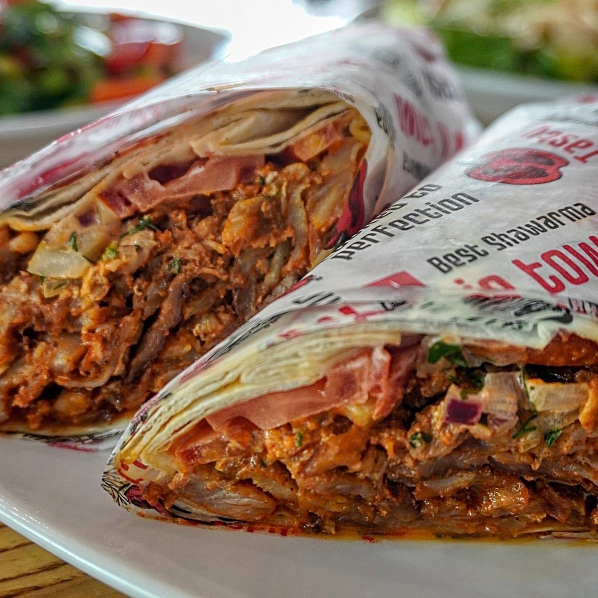 usakaras's tweet photo. 🥰Yes, this is the famous shawarma from Karas. Yes, it is one of a kind and made with a special recipe. And, yes, you should try it if you haven't already. 🤌
 #foodtwitter #KarasUSA https://t.co/y1bkF4LYGY
