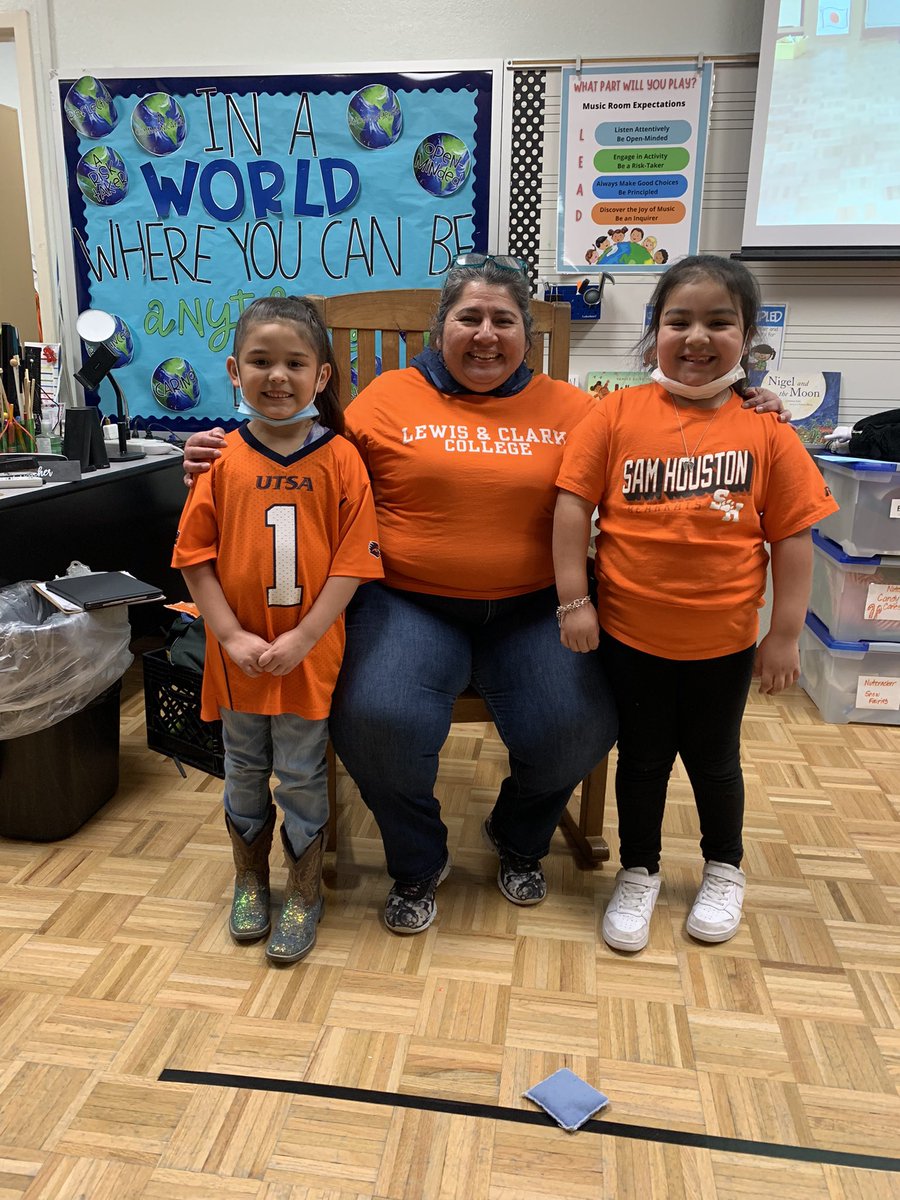 regina_kazmir's tweet image. Orange you glad you came to school today? #collegeday #LPEPawsUp #LPLS4Girls @LasPalmasEISD