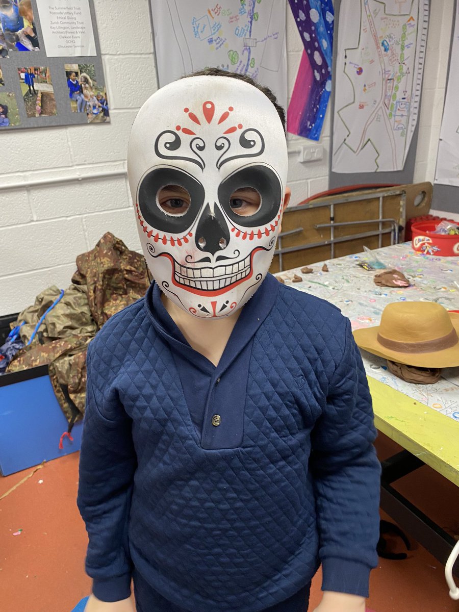 Play_Glos's tweet photo. Our creative players also loved styling themselves and the Play Rangers in some epic outfits! 🤠
@TNLComFund #TimeToBe #ChildLedPlay #PlayWorkWorks #CreativePlay #Play2Nurture https://t.co/YT7JIJIUiI