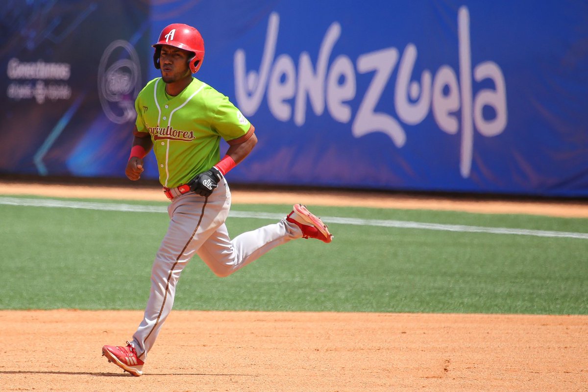 FabinMartell's tweet photo. 🔥🇨🇺| Con la victoria de hoy, Cuba lleva 4 ediciones consecutivas ganando en el #OpeningDay de la Serie del Caribe. Del 2014 al 2016 abrieron con derrota.

1/2

@team_vivela @pelotacubanausa https://t.co/e9jf1R3tEc
